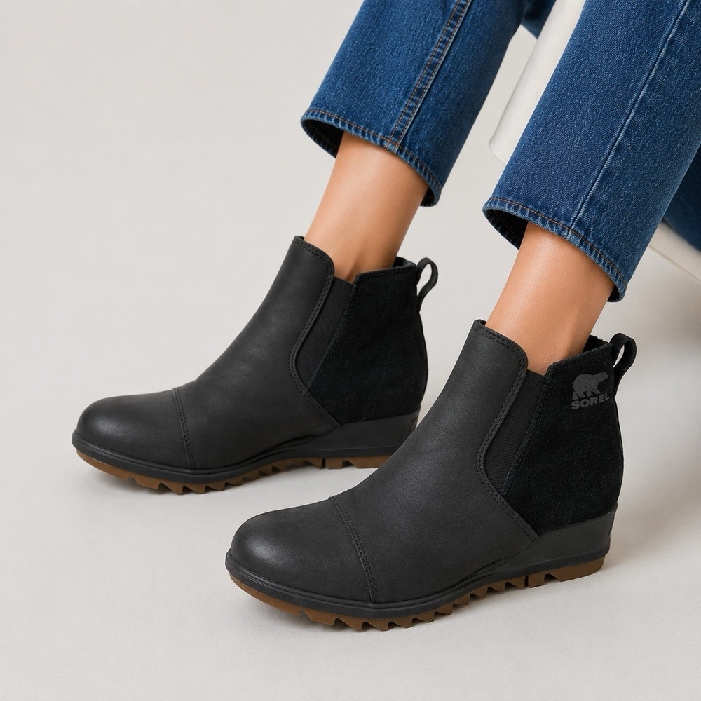 Sorel Joan of Arctic Wedge III Chelsea Boots Size 7 EU 38 Black Leather Comfort